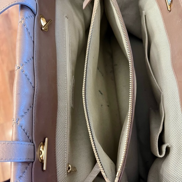 Vintage CHANEL Beige Calfskin Tote - Picture 10 of 11